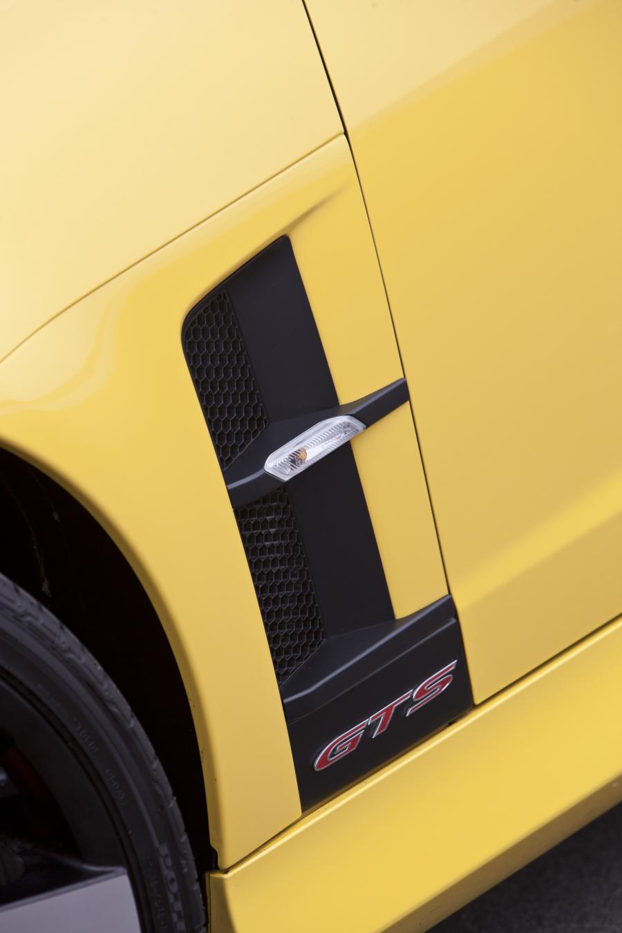  Vauxhall VXR8 2011 года  (фото 7 из 80)